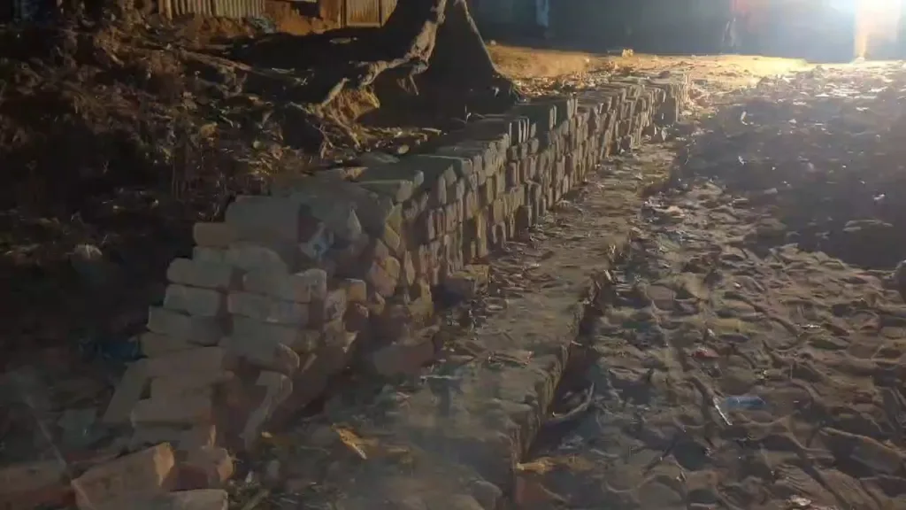 ভালুকায় রাস্তা সংস্কারের জন্য ইট উত্তলন, ইউপি সদস্যদের বিরুদ্ধে অপপ্রচার