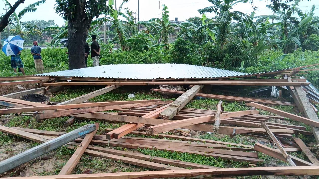 ভালুকায় জমি নিয়ে বিরোধ প্রতিপক্ষের উপর হামলা ভাংচুর