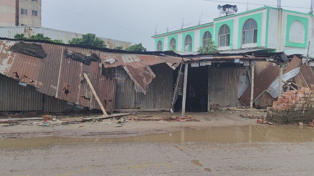 ভালুকায় ওয়ার্ড বিএনপির সাবেক সভাপতি ও ছেলের বিরুদ্ধে দোকানপাটে লুটপাট ও ভাঙচুরের অভিযোগ