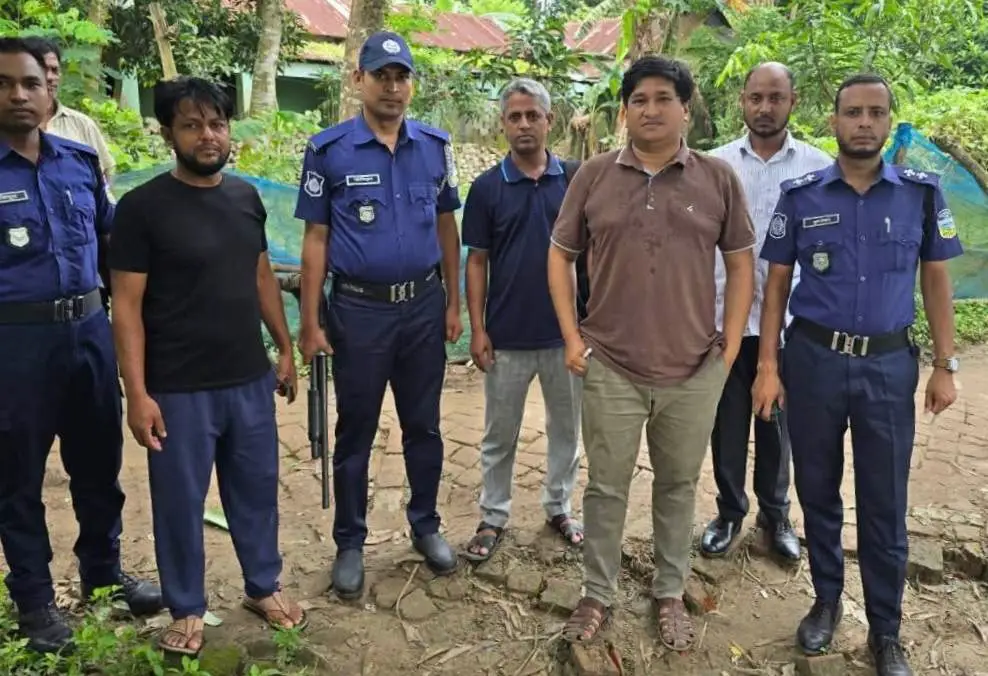 ভালুকায় ফিশারিতে মৃত মুরগির নাড়িভুড়ি ব্যবহার, মালিককে জরিমানা