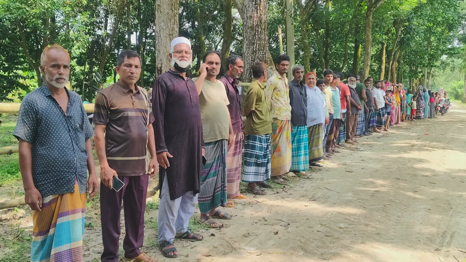 ভালুকায় স্কুলশিক্ষিকার প্রলোভনে ক্ষতিগ্রস্ত শতাধিক মানুষ
