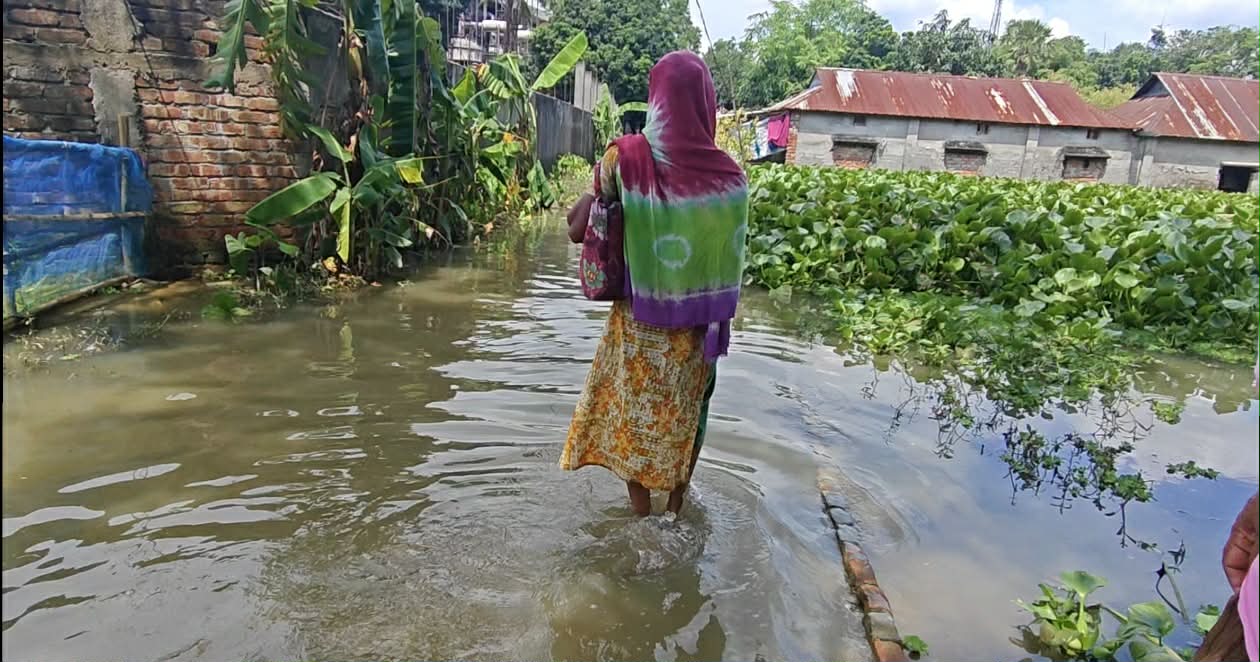 ভালুকায় খাল বন্ধ করে রাখায় চরম ভোগান্তিতে হাজারো মানুষ