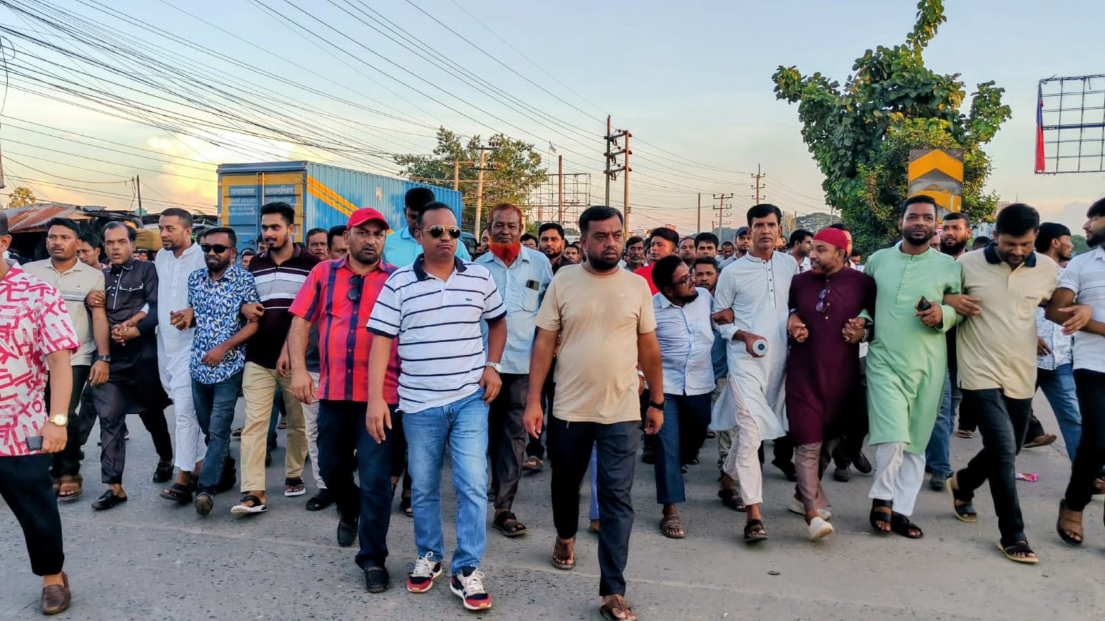 ভালুকায় শ্রমিক দলের উদ্যোগে বিক্ষোভ মিছিল অনুষ্ঠিত 